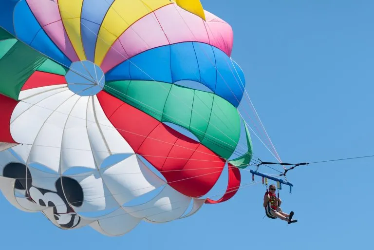 Parachute jumper in split