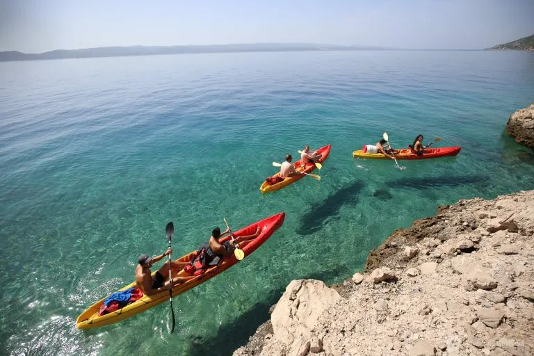 Kayak di mare intorno a split