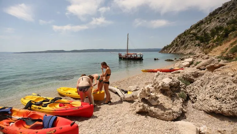 Kajakfahren auf dem Meer in Kroatien
