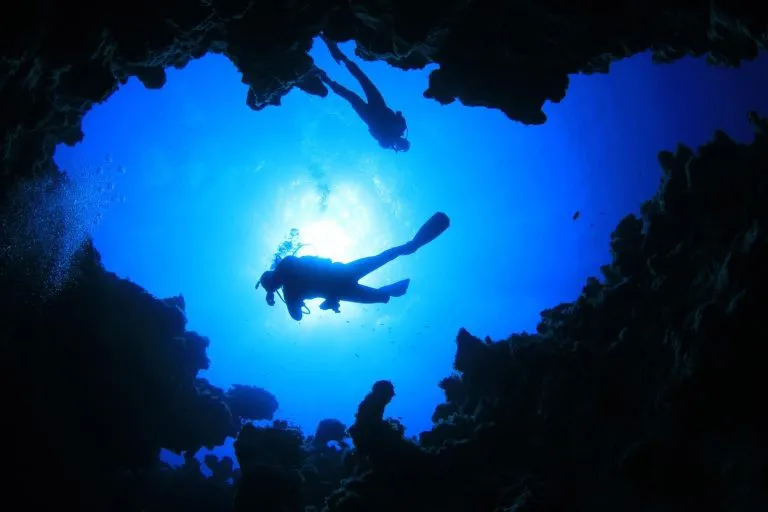 Split scuba diving